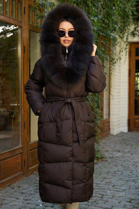 Зимний пуховик натуральным мехом песца