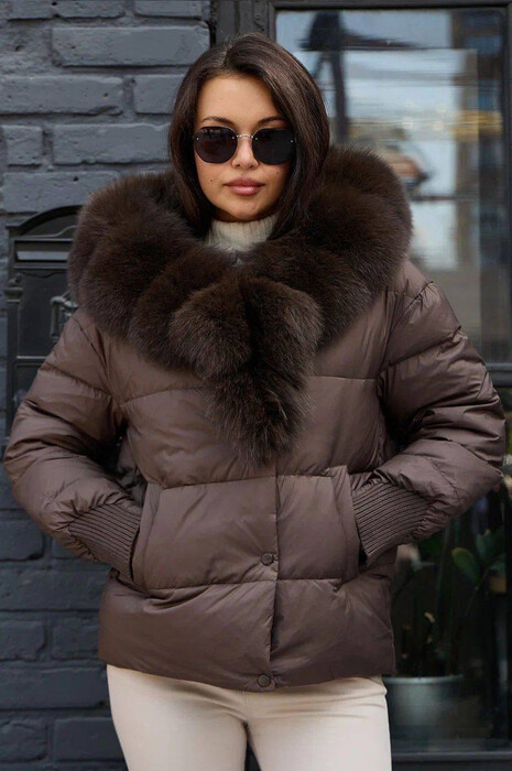 Пуховая зимняя куртка Vivilona укороченная