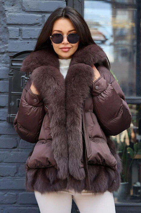 Красивый пуховик на зиму утепленный с капюшоном