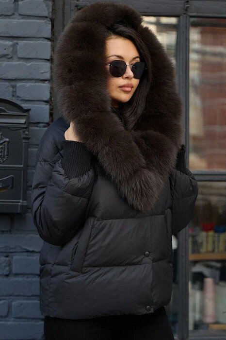 Стеганый пуховик оверсайз с мехом песца