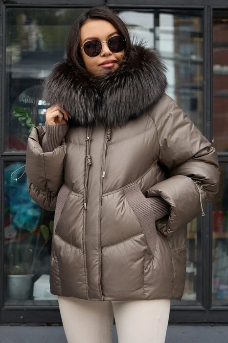 Пуховик Votarun короткий с енотом